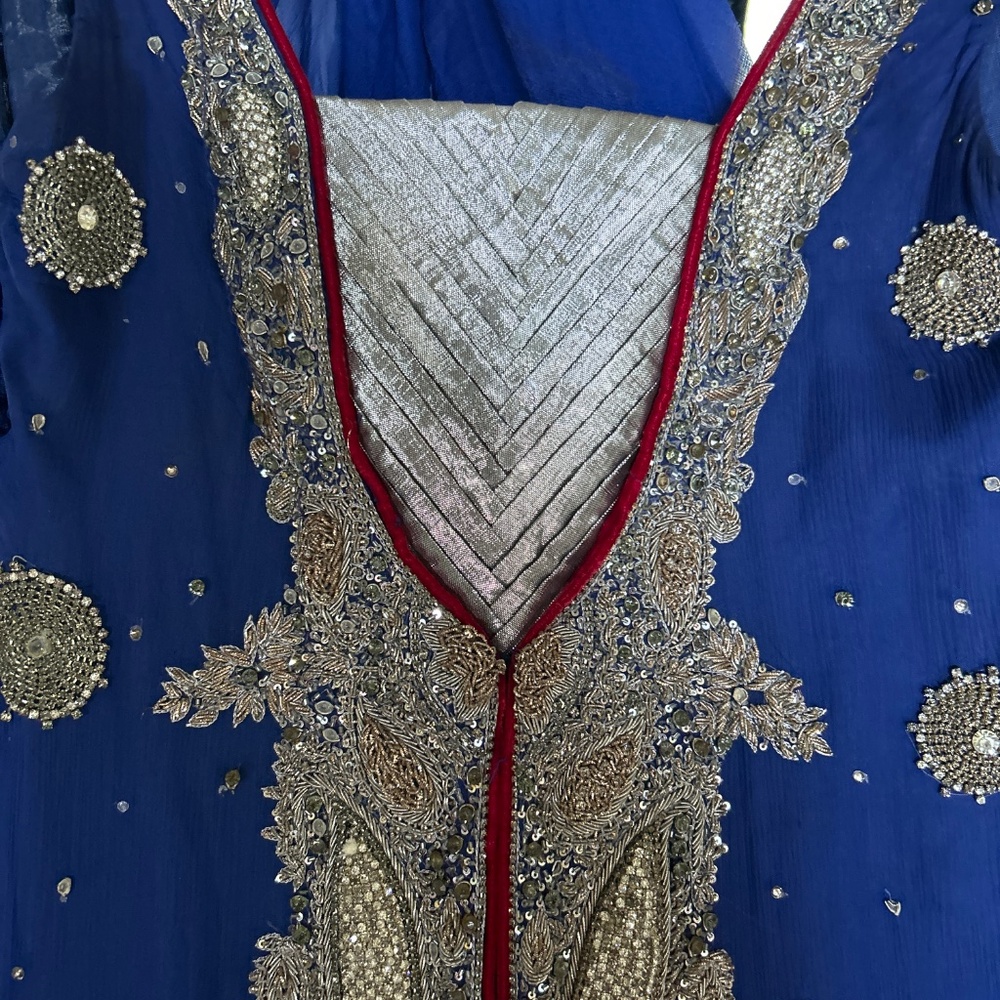 Extremely beautiful Indian Pakistani long gown - Picture 13 of 14